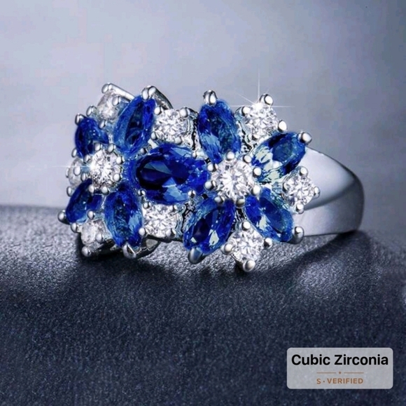 Silver Blue and White Cubic Zirconia Flower Ring Size 8 - Picture 4 of 4